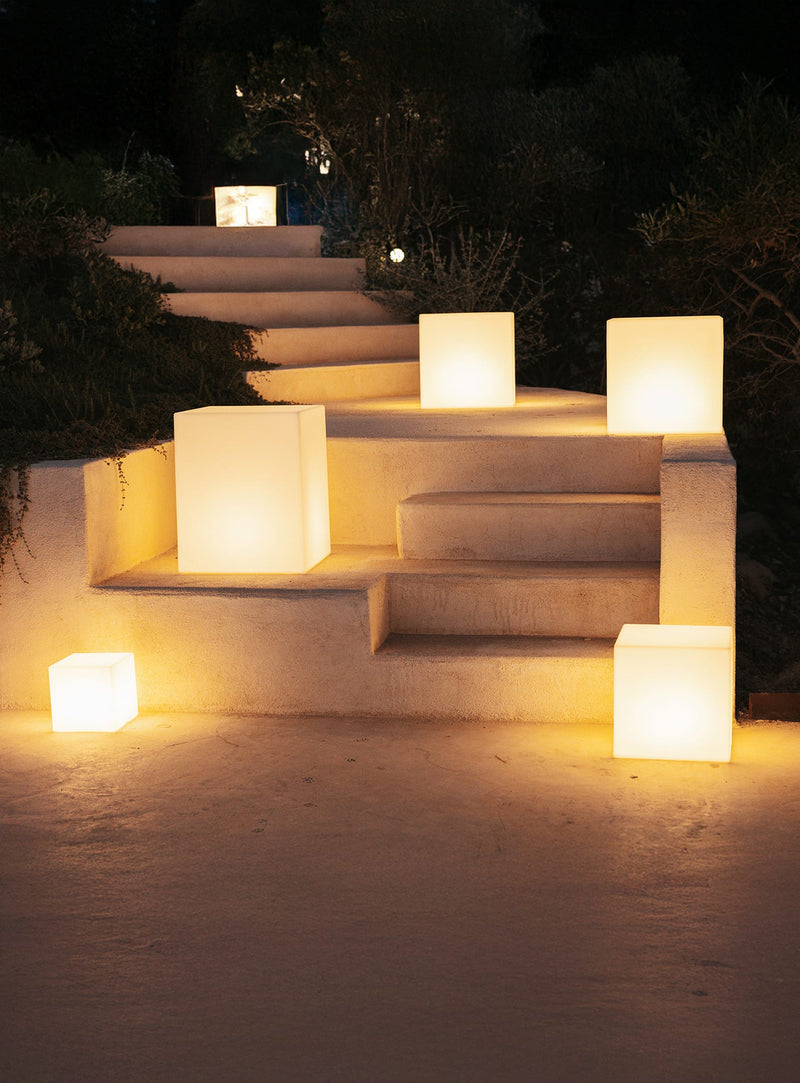 Portable Cuby cube lamp with twilight sensor and USB-C charging.