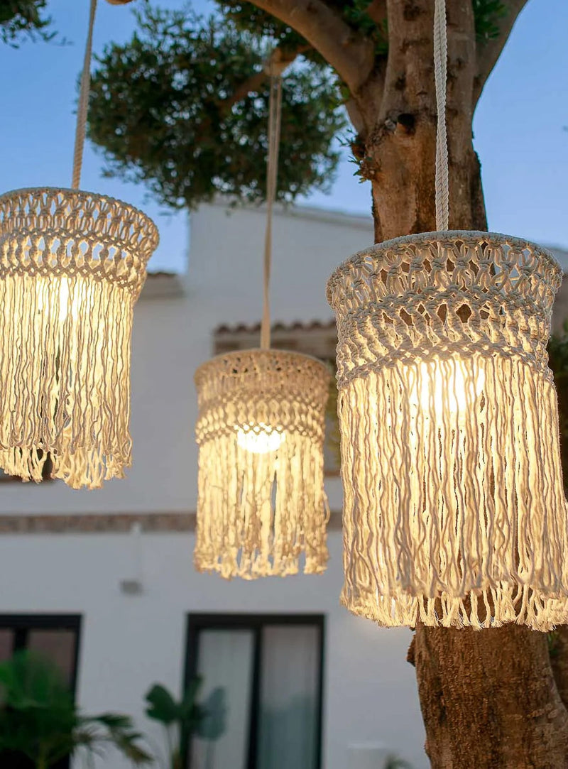 The Mykonos hanging lamp by Newgarden is a cordless pendant with warm LED light, remote control, and up to 20 hours of autonomy.