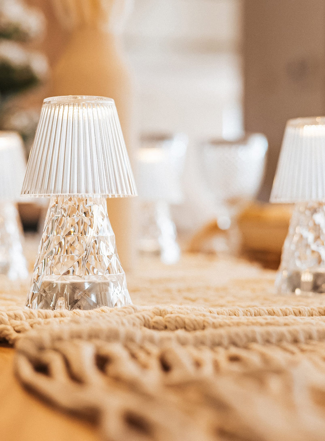 Lola Lux Table Lamp: Design Elegance & Radiant LED Illumination