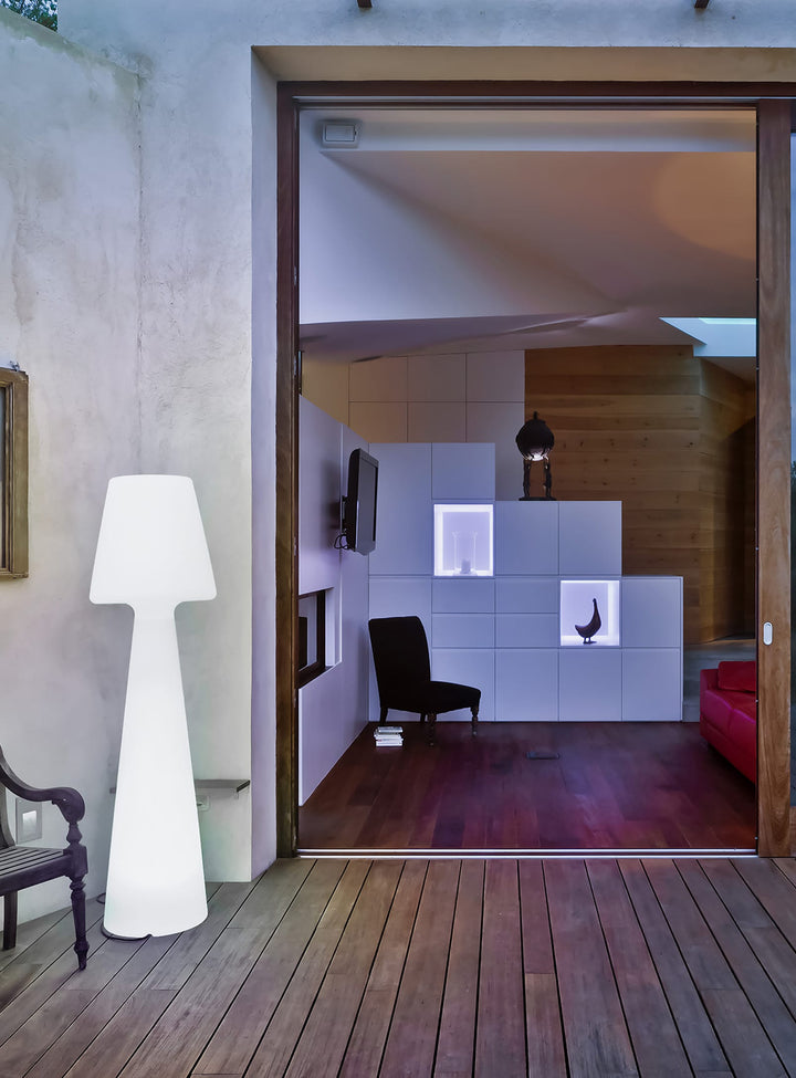 Lola 165 Floor Lamp: Stylish Indoor/Outdoor Lighting – Newgarden
