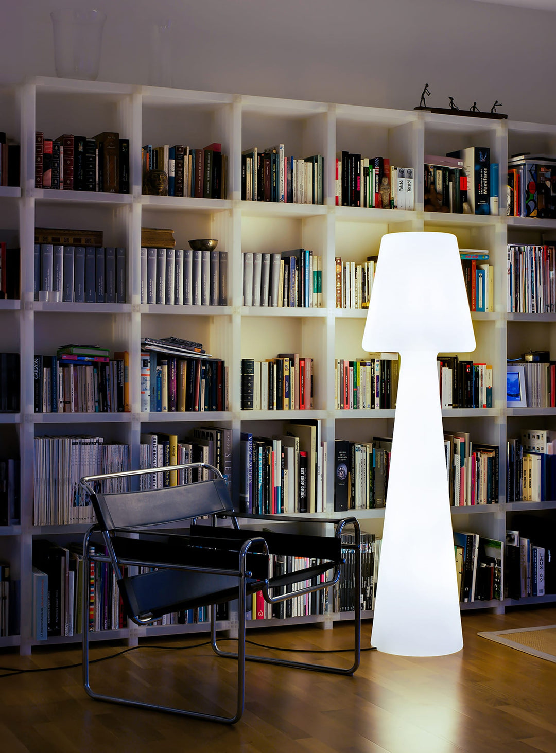 Lola 165 Floor Lamp: Stylish Indoor/Outdoor Lighting – Newgarden