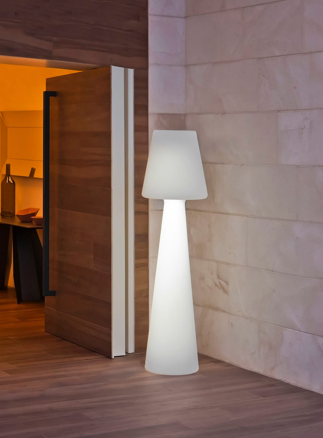 lumi Lola 165 Floor Lamp: Stylish Indoor/Outdoor Lighting – Newgarden