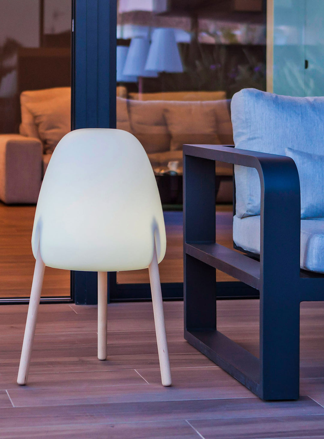 Rocket Floor Lamp: Wood-Polyethylene Elegance w/ Adjustable