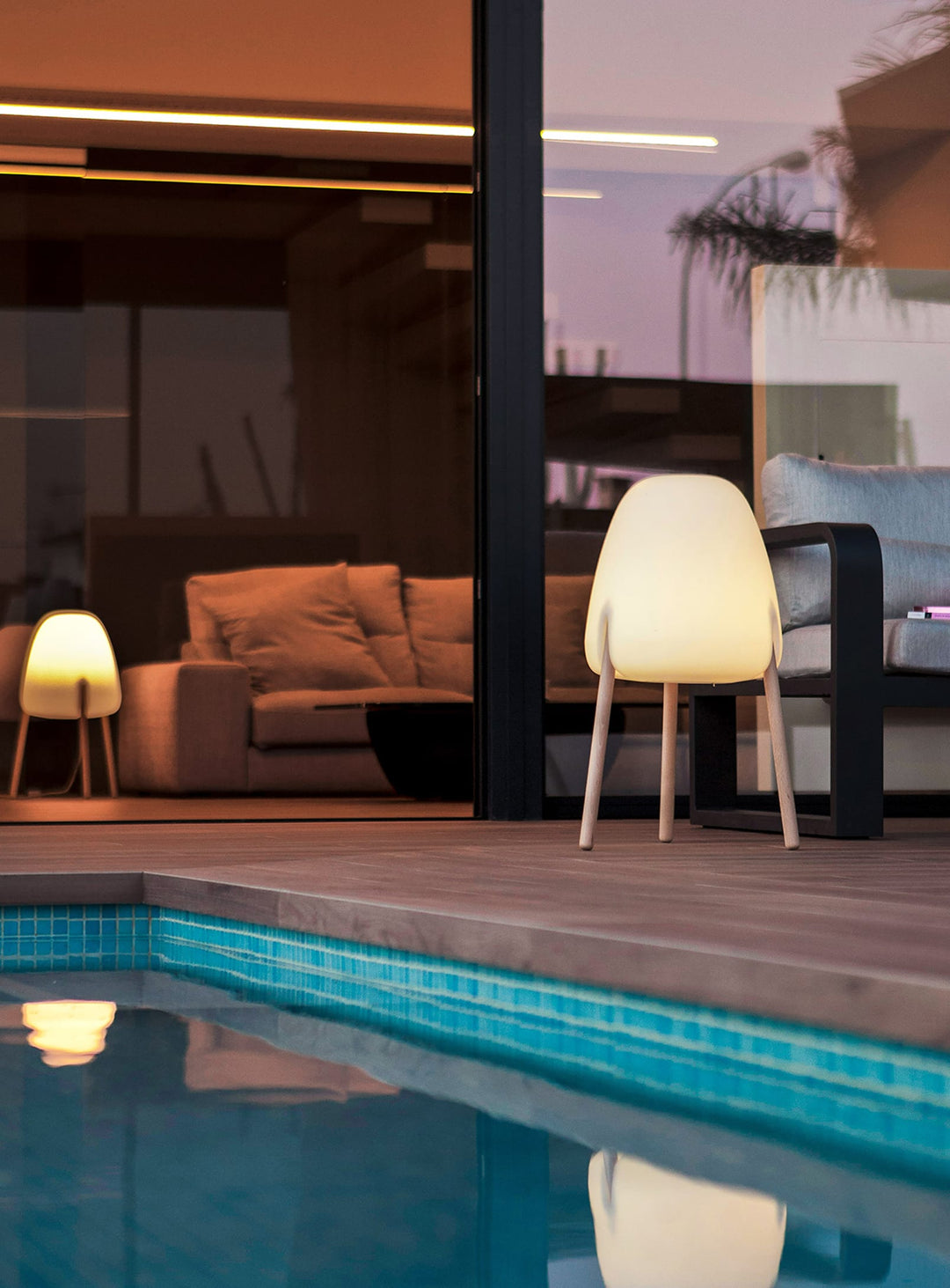 Rocket Floor Lamp: Wood-Polyethylene Elegance w/ Adjustable